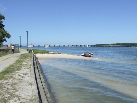 Spacious Family Unit With Incredible Views. - Accommodation Newcastle 15