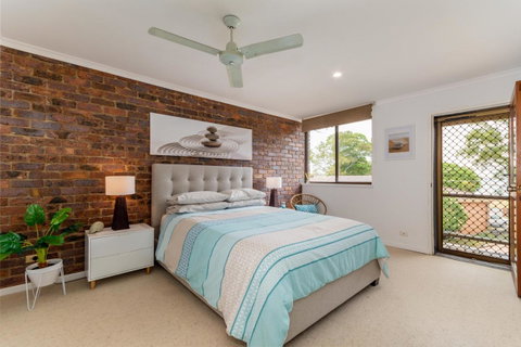 Spacious Family Unit With Incredible Views. - Accommodation Newcastle 6
