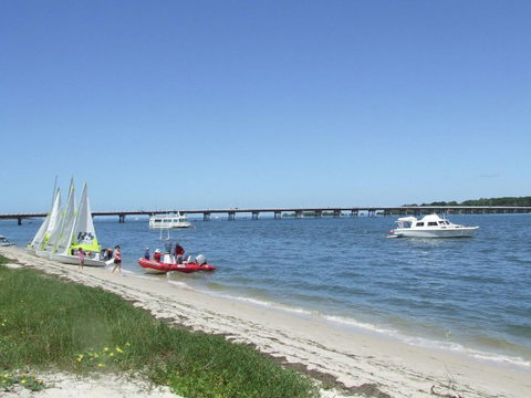Spacious Family Unit With Incredible Views. - Accommodation Newcastle 9