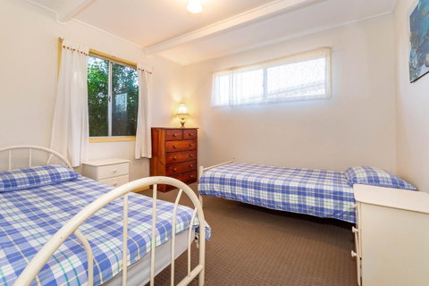 Pet Friendly Cottage In The Heart Of Bribie - Wirraway St, Bongaree - Accommodation Newcastle 4