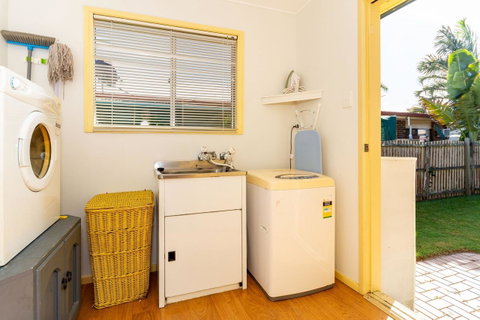 Pet Friendly Cottage In The Heart Of Bribie - Wirraway St, Bongaree - Accommodation Newcastle 17