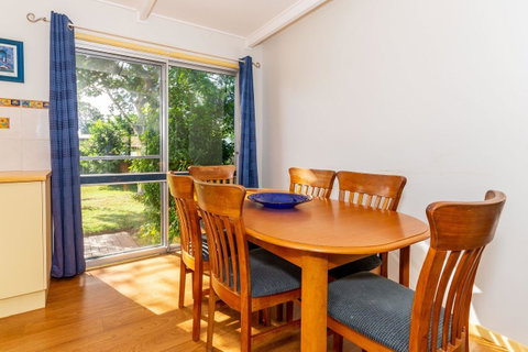 Pet Friendly Cottage In The Heart Of Bribie - Wirraway St, Bongaree - Accommodation Newcastle 1