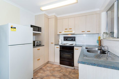 Short Stroll To Surf Beach - North Street, Woorim - Accommodation Newcastle 3