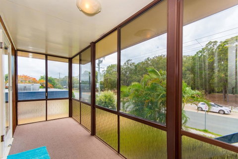 Short Stroll To Surf Beach - North Street, Woorim - Accommodation Newcastle 2