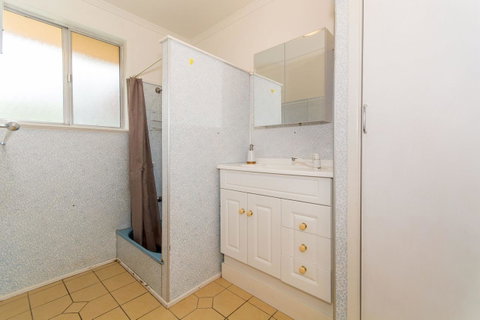 Short Stroll To Surf Beach - North Street, Woorim - Accommodation Newcastle 5