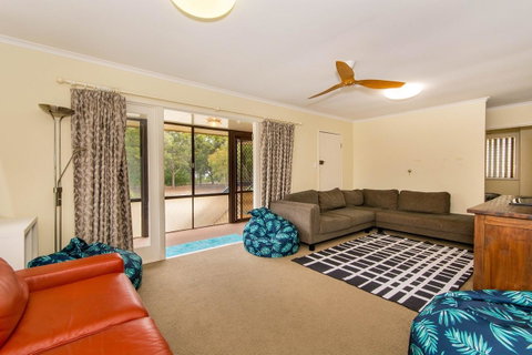 Short Stroll To Surf Beach - North Street, Woorim - Accommodation Newcastle 4