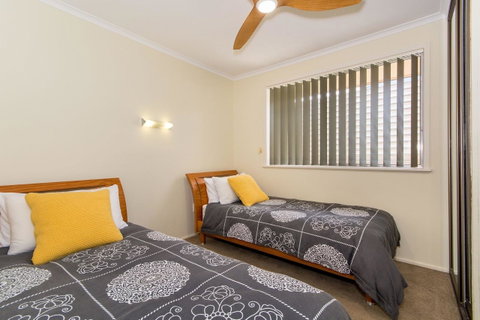 Short Stroll To Surf Beach - North Street, Woorim - Accommodation Newcastle 13
