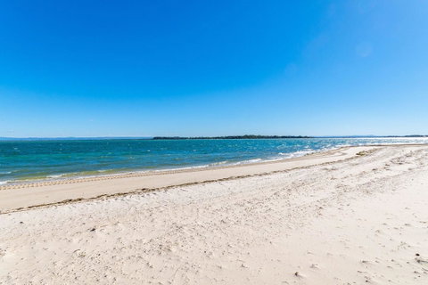 Great Views, Ground Floor Unit Clearview Apartments South Esplande, Bongaree - Accommodation Newcastle 9