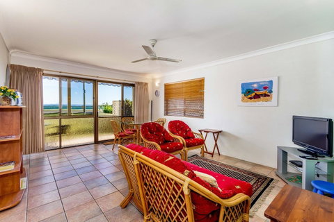 Great Views, Ground Floor Unit Clearview Apartments South Esplande, Bongaree - Accommodation Newcastle 3