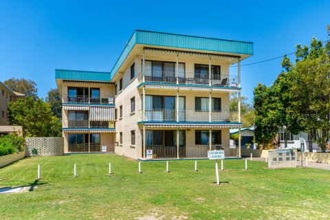 Water Views - Top Floor -Clearview Apartments South Esp, Bongaree - Accommodation Newcastle 11