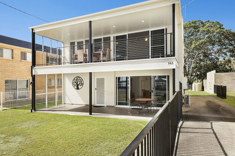 Ground Floor Air Conditioned, Fabulous Waterviews Overlooking Pumicestone Passage - Accommodation Newcastle 0
