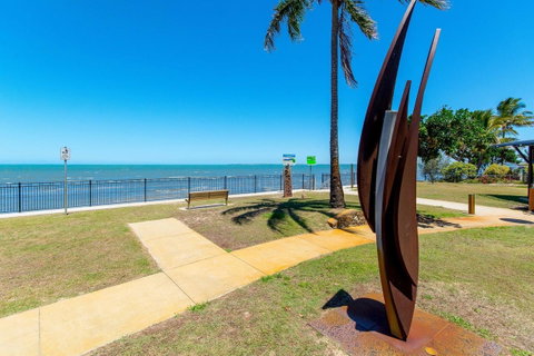 Ground Floor Air Conditioned, Fabulous Waterviews Overlooking Pumicestone Passage - Accommodation Newcastle 4