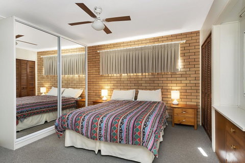 Ground Floor Air Conditioned, Fabulous Waterviews Overlooking Pumicestone Passage - Accommodation Newcastle 12