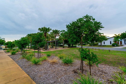 Ground Floor Air Conditioned, Fabulous Waterviews Overlooking Pumicestone Passage - Accommodation Newcastle 11