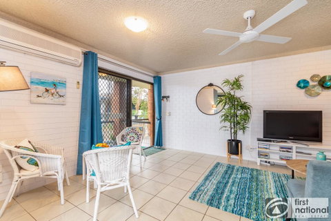 Air Conditioned Unit Stones Throw To The Waterfront. - Accommodation Newcastle 3