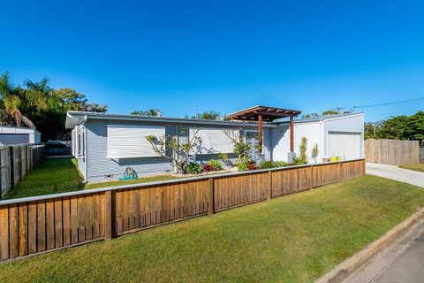 Fabulous Family Destination In Paradise Parade, Bongaree - Accommodation Newcastle 0