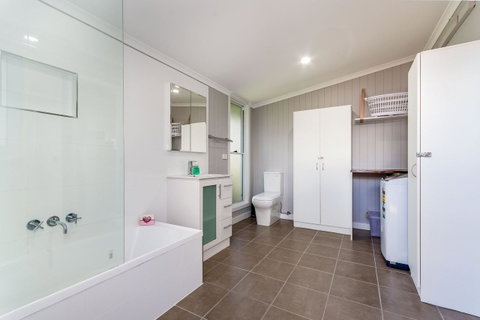 Fabulous Family Destination In Paradise Parade, Bongaree - Accommodation Newcastle 16