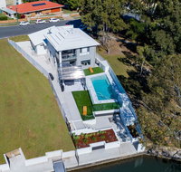 Stunning Canal Home Oh So Close To The Waterfront - Accommodation Newcastle