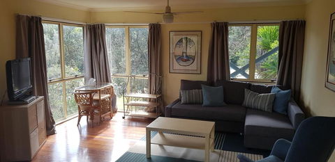 Blue House - Accommodation Newcastle 6