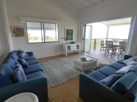 Annie's White House - Accommodation Newcastle 8