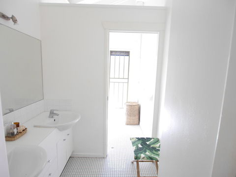 Annie's White House - Accommodation Newcastle 31