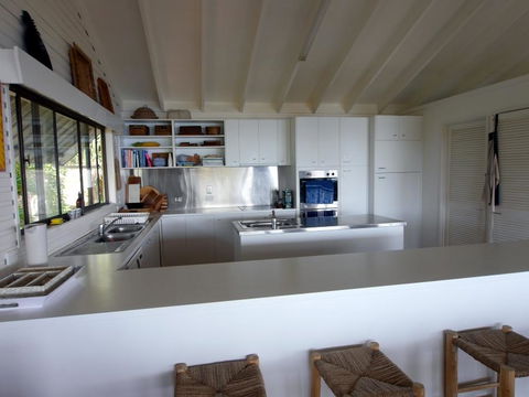 Annie's White House - Accommodation Newcastle 13