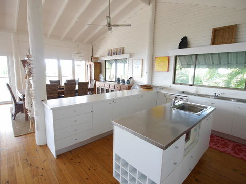 Annie's White House - Accommodation Newcastle 10