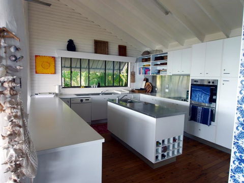 Annie's White House - Accommodation Newcastle 12
