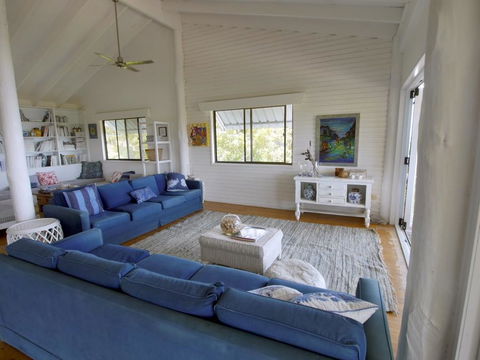 Annie's White House - Accommodation Newcastle 7