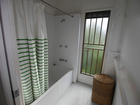 Annie's White House - Accommodation Newcastle 32