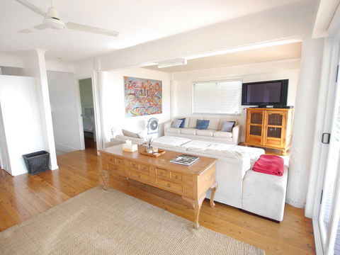 Annie's White House - Accommodation Newcastle 20
