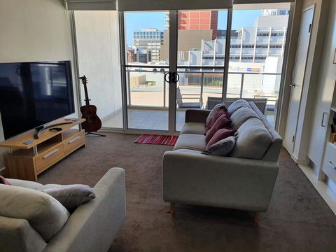 (just Listed) Bolton St 1br 350m Walk To Newcastle Beach +++ Wifi End Eand - Accommodation Newcastle 1