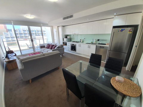 (just Listed) Bolton St 1br 350m Walk To Newcastle Beach +++ Wifi End Eand - Accommodation Newcastle 0