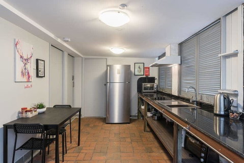1 Double Quaint Grannyflat Private Room Near Public Transport - SHAREHOUSE - Accommodation Newcastle 2