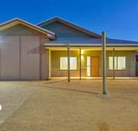 1 Kestrel Place - Great House with a Massive Garage - Accommodation Newcastle