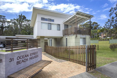 1/31 Ocean Street - A Relaxing Coastal Retreat - Accommodation Newcastle 0