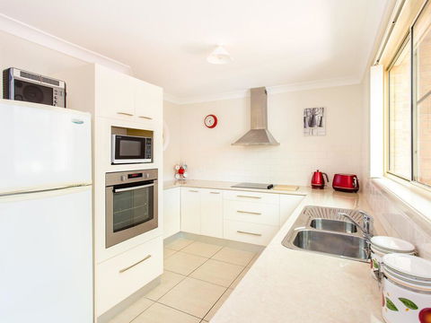 1/4 Huntly Close - Accommodation Newcastle 1