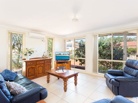 1/4 Huntly Close - Accommodation Newcastle 2
