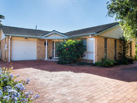 1/4 Huntly Close - Accommodation Newcastle 0