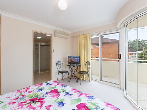 11 'Seashells', 21-23 Magnus Street - Pool, Lift, Aircon - Accommodation Newcastle 2