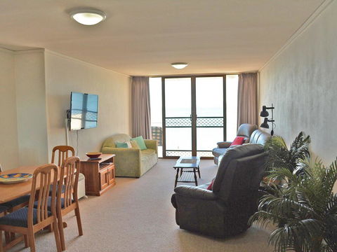15 'Harbourside' 3-7 Soldiers Point Road - Right On The Waterfront - Accommodation Newcastle 1