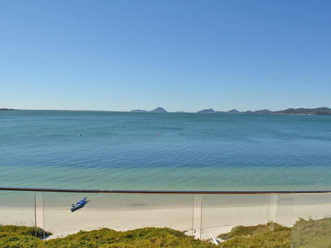 15 'Harbourside' 3-7 Soldiers Point Road - Right On The Waterfront - Accommodation Newcastle 0