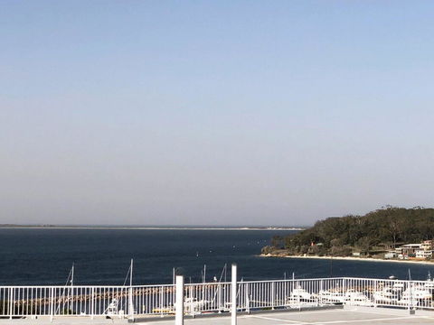15 Dolphin Cove, 2 - 6 Government Rd - Stunning Penthouse With Views, Lift & Ducted Air Conditioning - Accommodation Newcastle 3