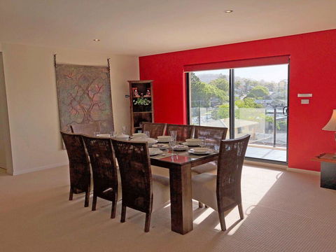 15 Dolphin Cove, 2 - 6 Government Rd - Stunning Penthouse With Views, Lift & Ducted Air Conditioning - Accommodation Newcastle 2