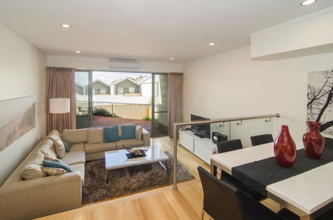 16 Seine Bay Apartment - Accommodation Newcastle 1