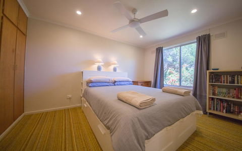17 Broadbeach Drive - Free WiFi! - Accommodation Newcastle 2
