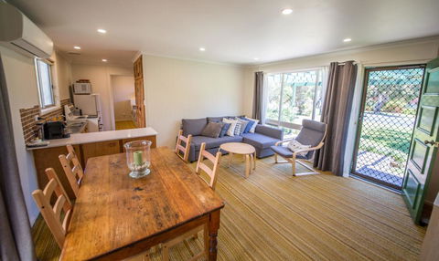 17 Broadbeach Drive - Free WiFi! - Accommodation Newcastle 3