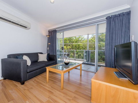 18 'Shoal Bay Beach Apartments' - Fantastic Air Conditioned Unit With A Pool & Lift - Accommodation Newcastle 3
