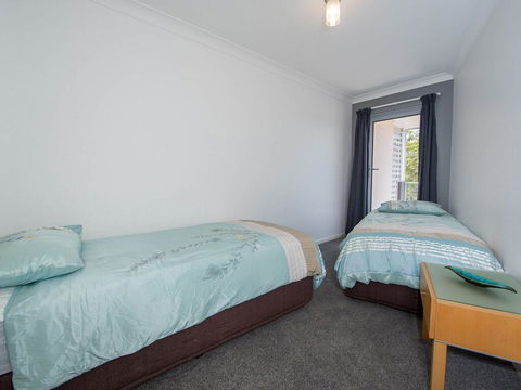 18 'Shoal Bay Beach Apartments' - Fantastic Air Conditioned Unit With A Pool & Lift - Accommodation Newcastle 1