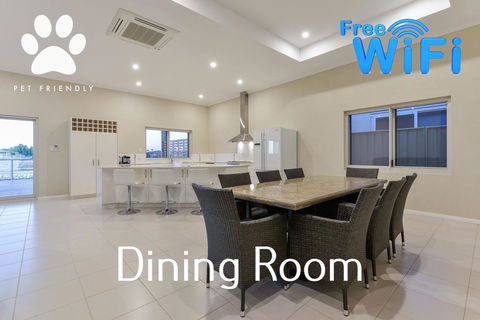 19 Corella Court - Spacious Deck With Swim Spa - Accommodation Newcastle 3